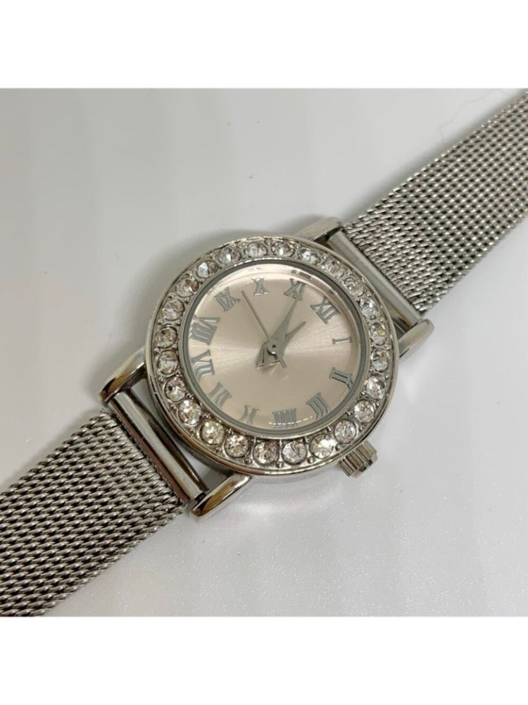 Silver Wristwatch With Crystal Bezel And Mesh Strap obraz 4