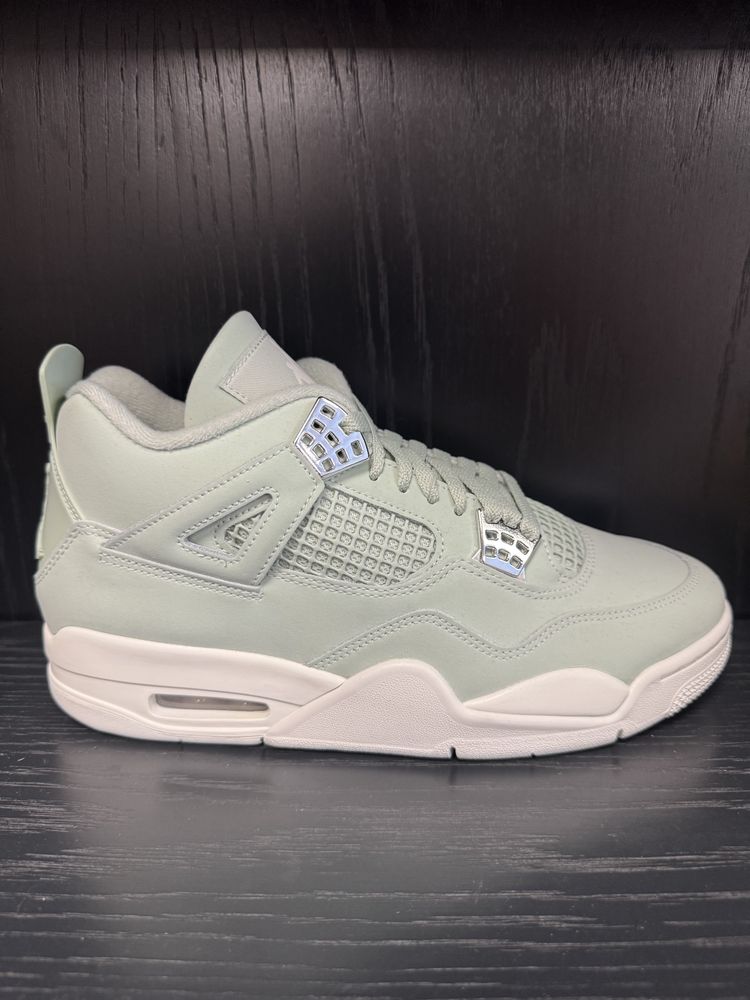 BRAND NEW - Jordan 4 Retro, Seafoam Sail (W)