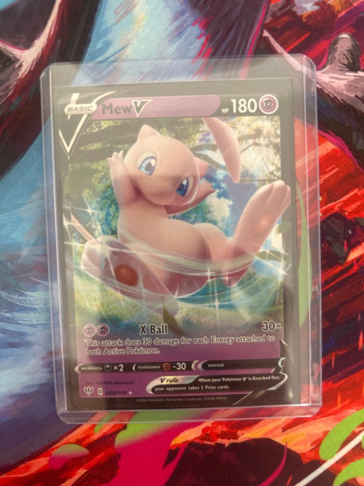 Mew V Pokémon Trading Card