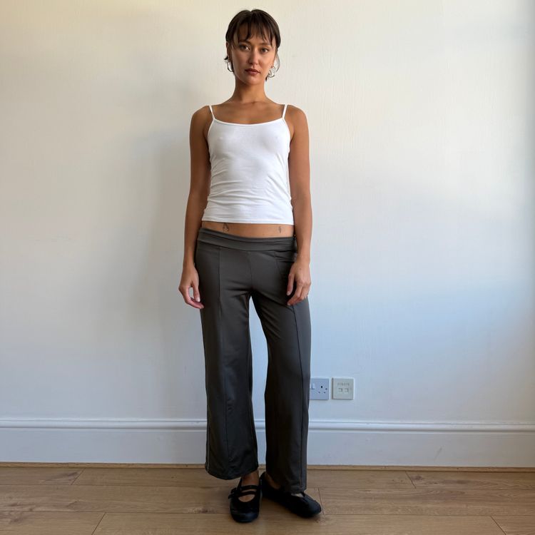 Khaki Adidas capri pants - Size M imagen 3
