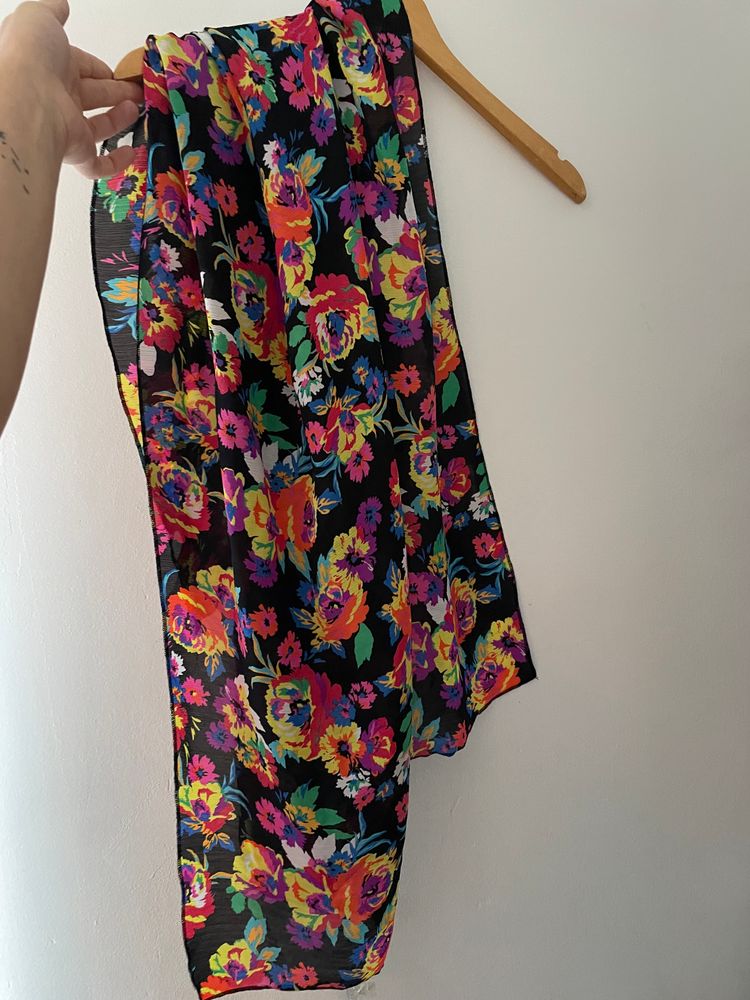 Pour Moi? Floral scarve image 2