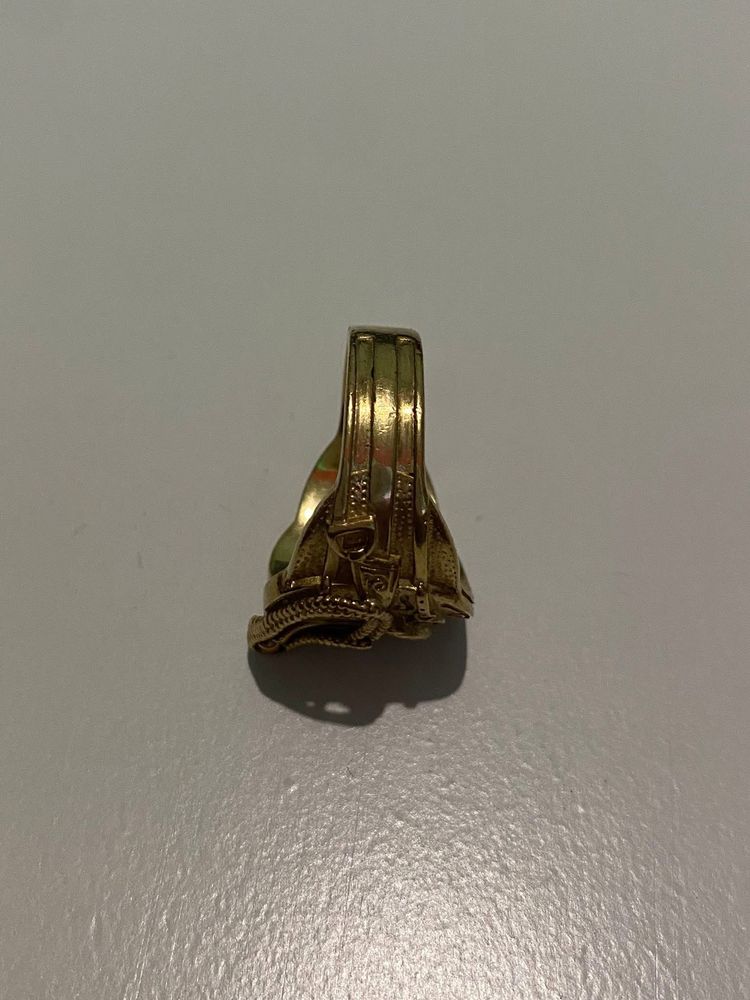 9ct Gold Saddle ring  2