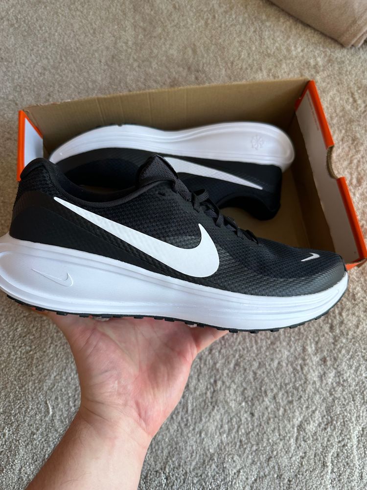 Nike Nike Revolution 8 Black And White Running Shoes product image