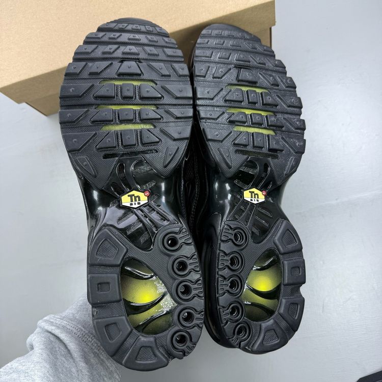 Nike Air Max Plus TN Size UK 10 Triple Black Essential Men's Trainers 604133-050 imagen 3