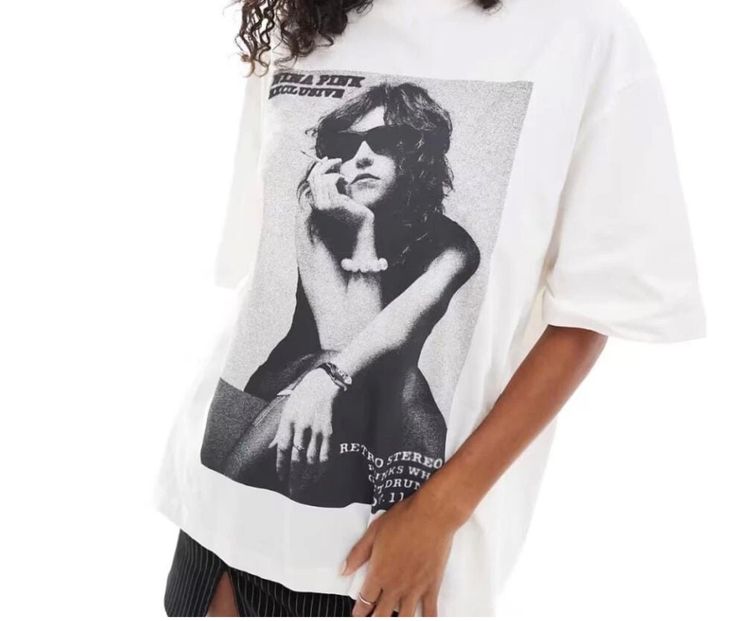 Other White Graphic Oversized T-Shirt Small product image