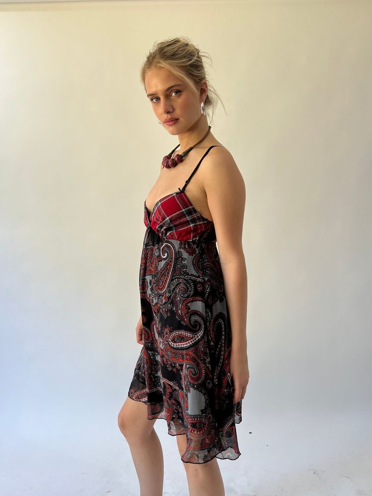 back to school drop | small red and black patterned dress obraz 4