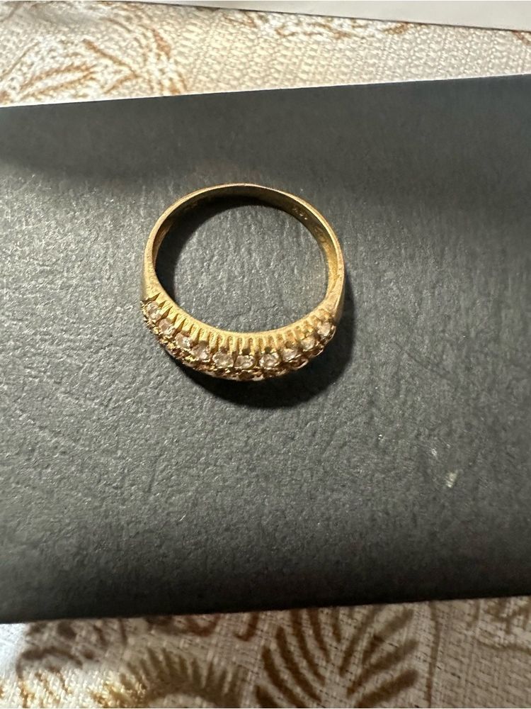 Immagine di Gold Ring With Clear Stones 1