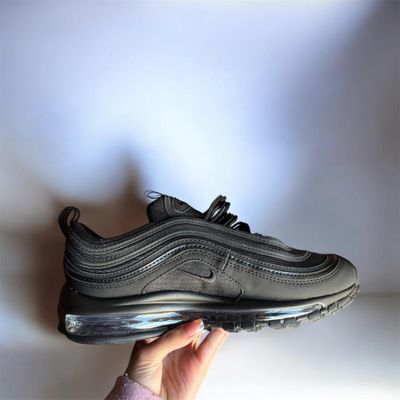 Black Sneaker