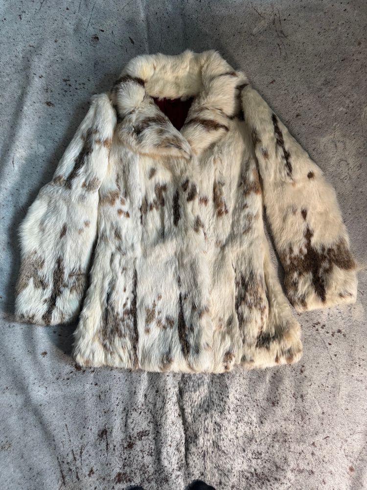 White And Brown Spotted Fur Coat Rabbit Fur  imagen 1