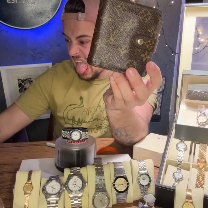 LOUIS VUITTON WALLET image 1