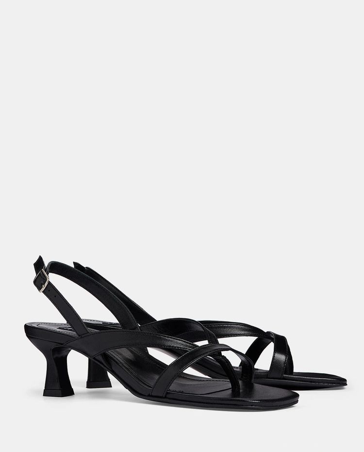 Immagine di It Colette Black 3