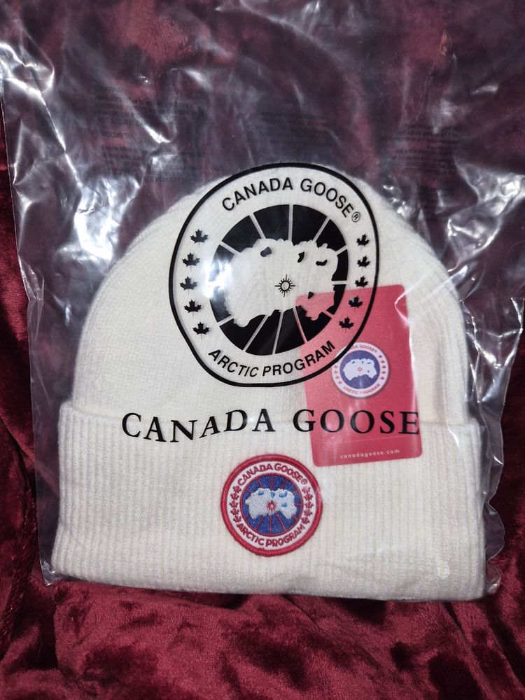 Canada Goose Canada Goose White Knit Beanie Hat product image