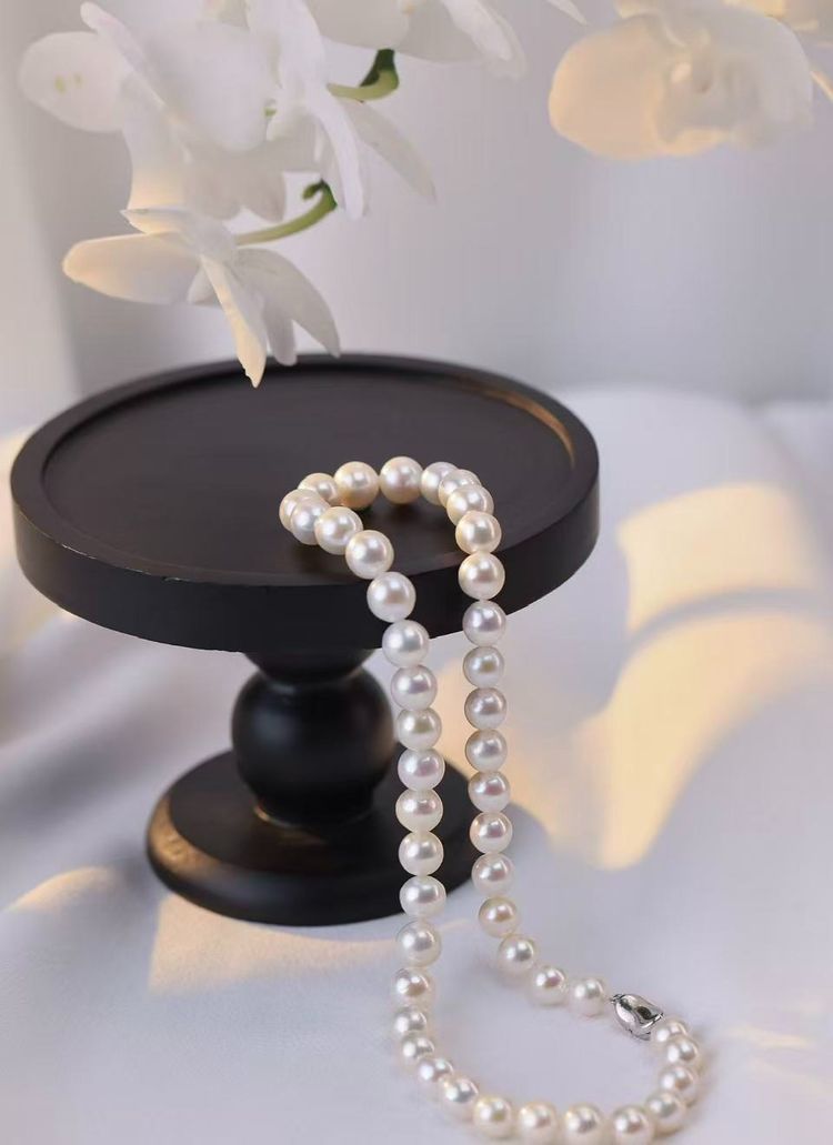 Pearl Necklace image 1