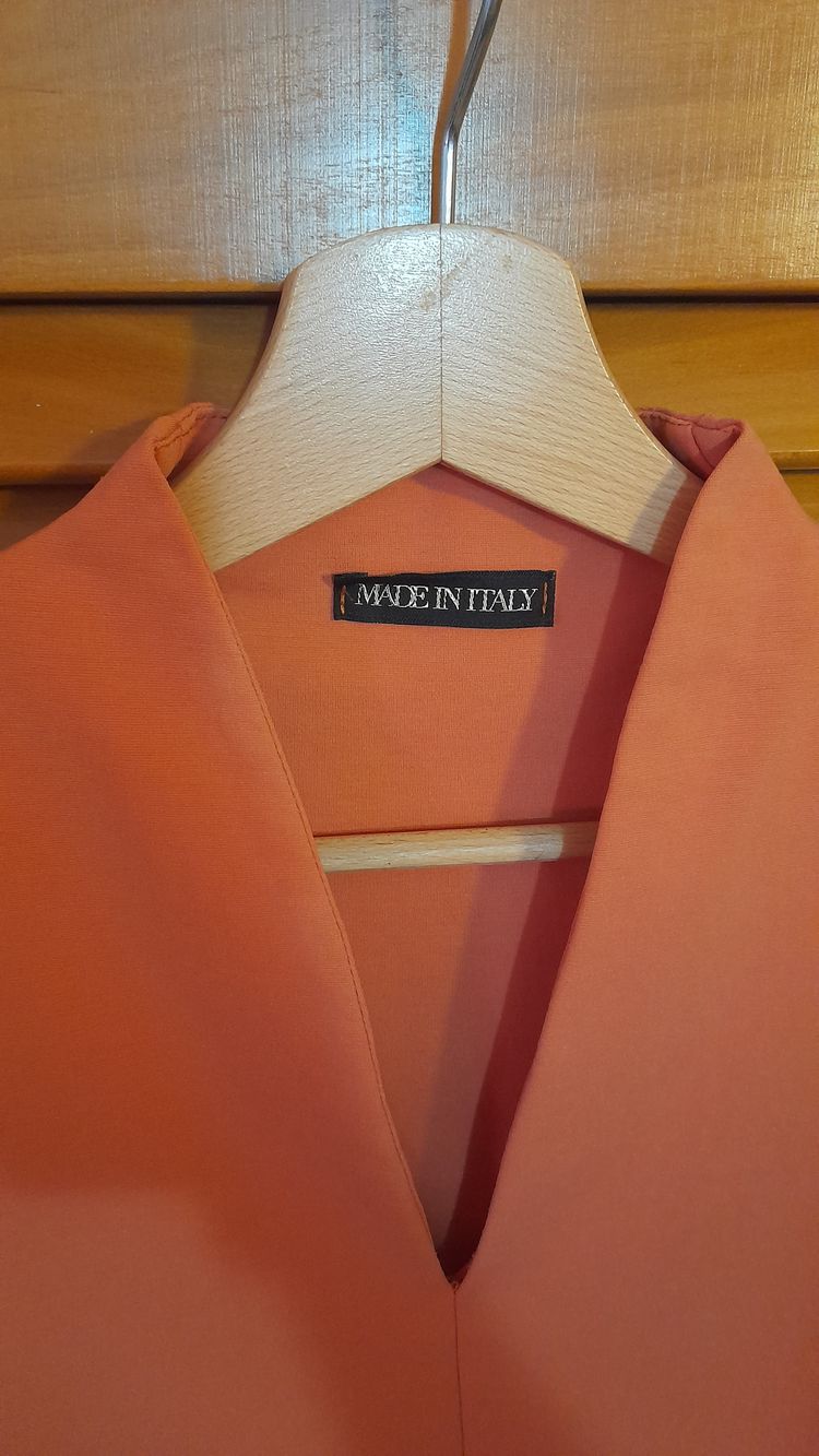 Abito smanicato color corallo taglia M
