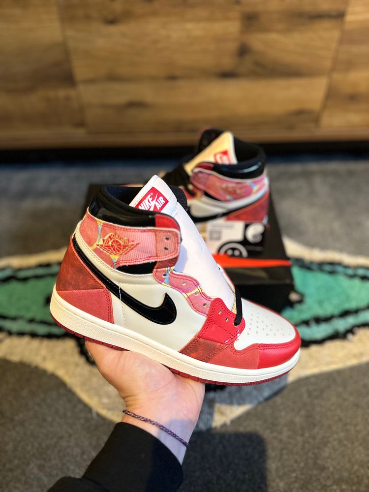 Jordan 1 Retro High “Spider-Man Across the Spider-Verse” U.K. 6 image 1