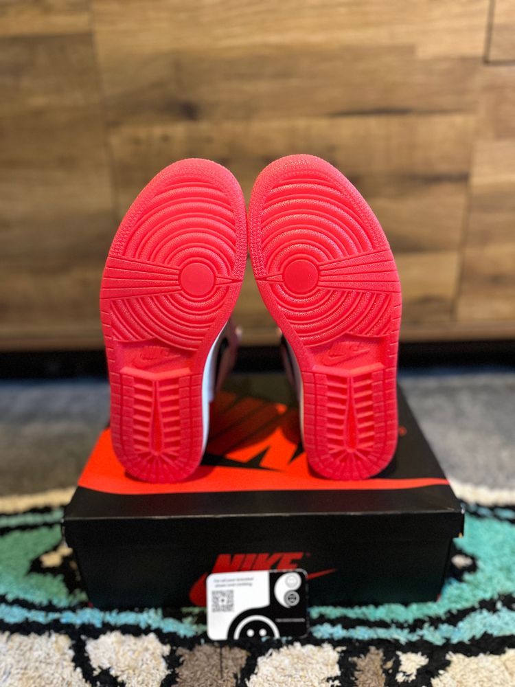 Jordan 1 Retro High “Spider-Man Across the Spider-Verse” U.K. 6 image 3