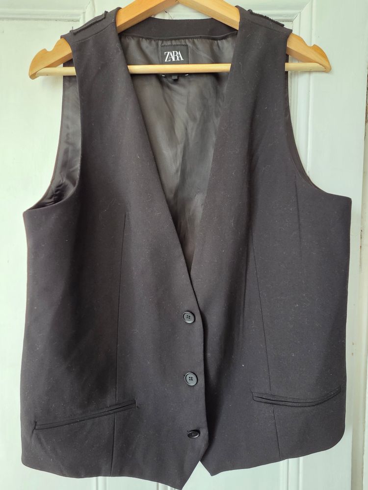 Zara Zara Black Buttoned Vest product image
