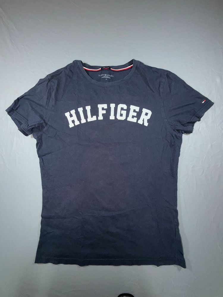 100 - Tommy Hilfiger Navy Blue T-Shirt