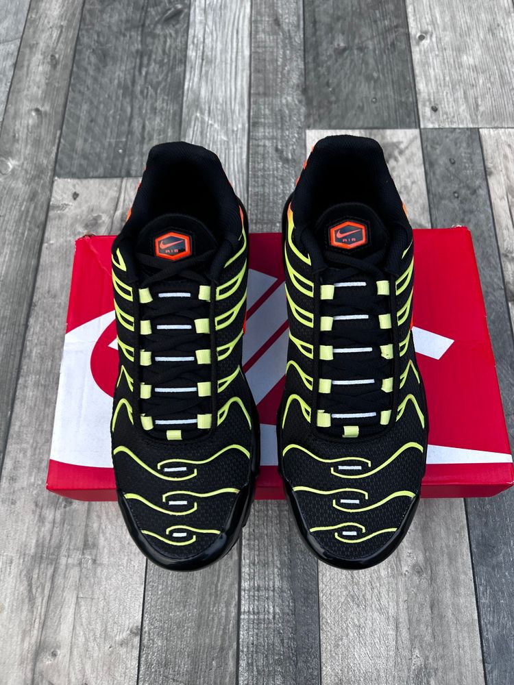 Nike Air Max Plus TN Trainers ‘Black Hyper Crimson’ - Size UK 7.5  image 4