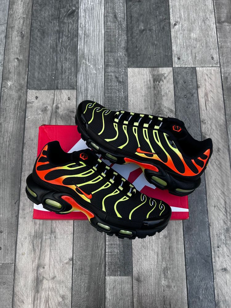 Nike Air Max Plus TN Trainers ‘Black Hyper Crimson’ - Size UK 7.5  image 3