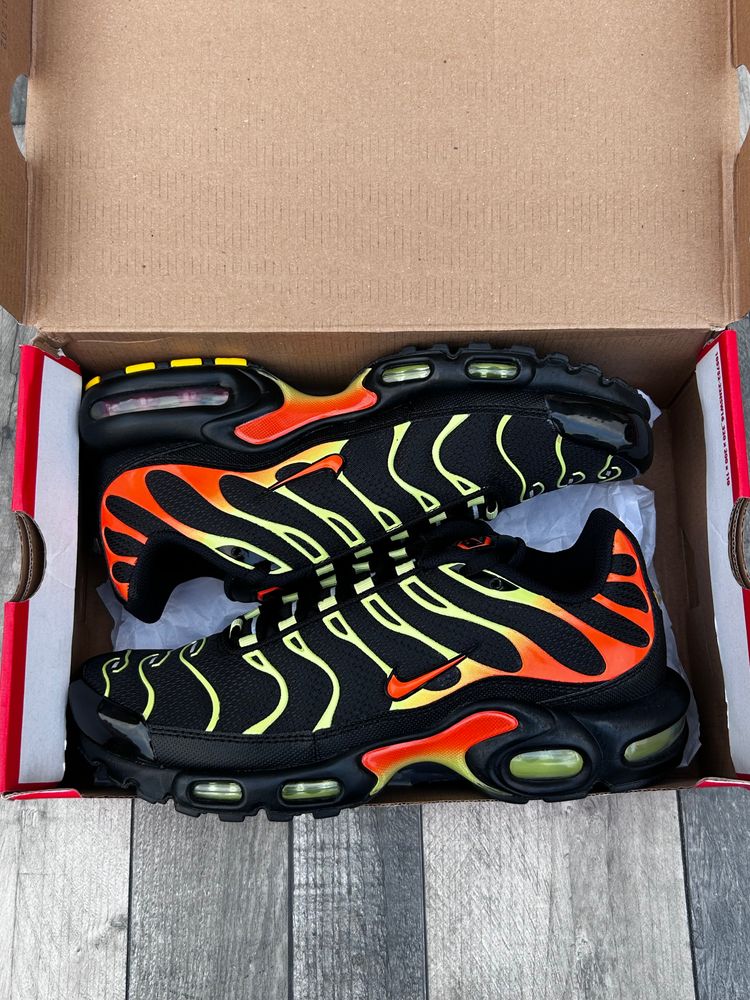 Nike Air Max Plus TN Trainers ‘Black Hyper Crimson’ - Size UK 7.5  image 2