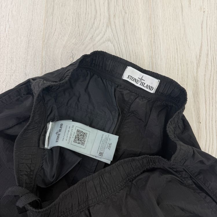 Stone Island Men’s Black Nylon Shorts - Uk 34 image 5
