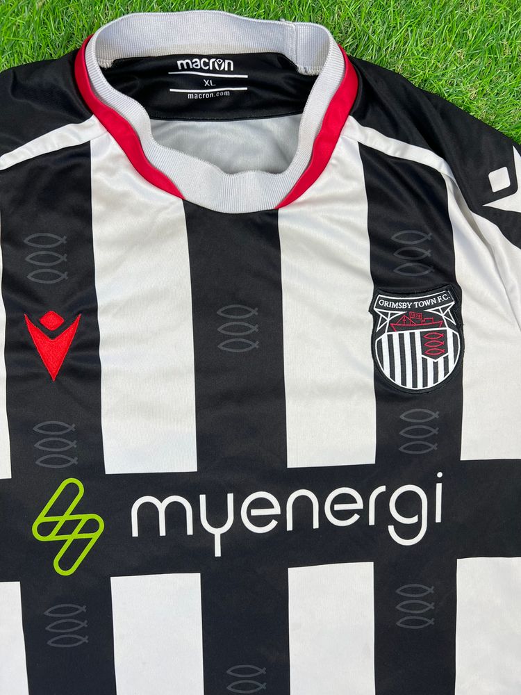 Grimsby Town 2022/2023  home football shirt- macron- size XL  2