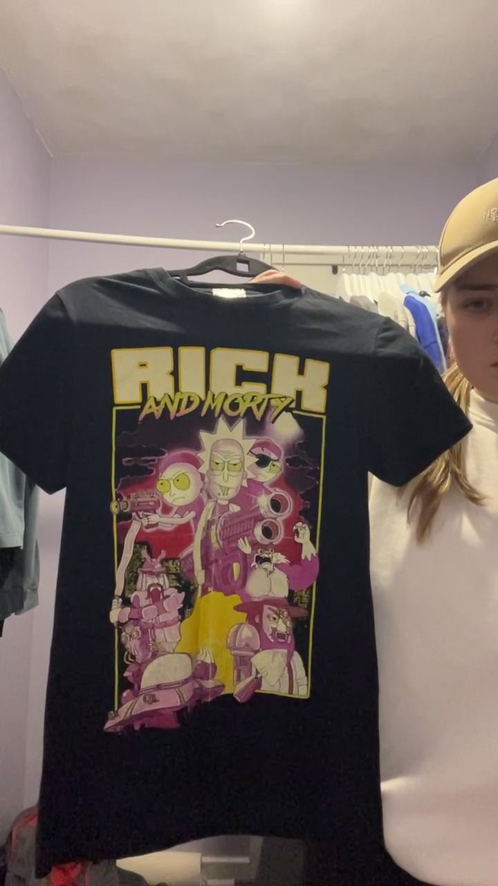 Gildan RICK AND MORTY TSHIRT LIKE NEW SIZE SMALL GILDAN LABEL  product image
