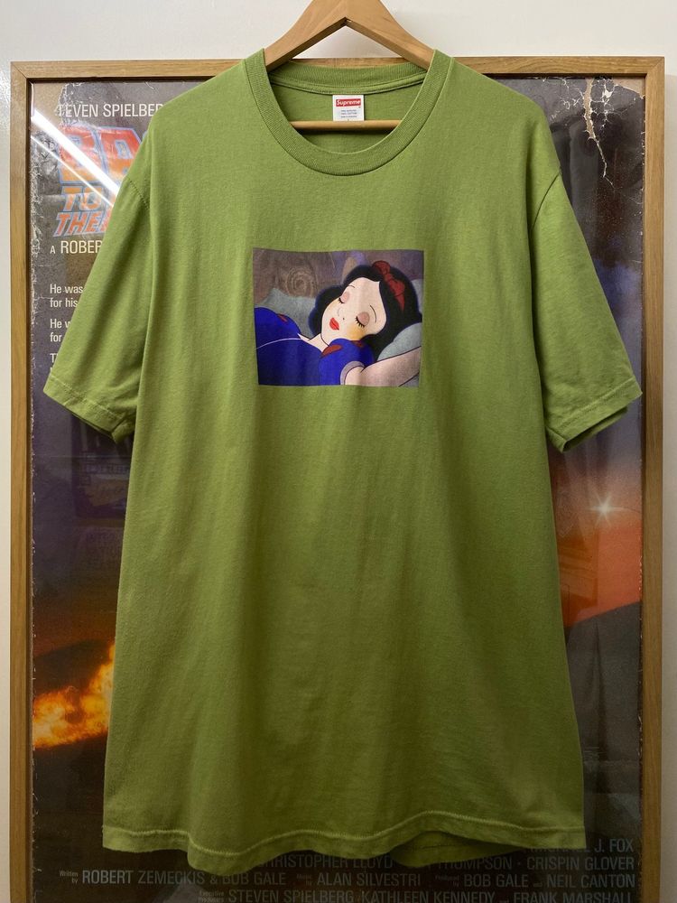Immagine di AW2024 Supreme Snow White Photo Graphic Double Sided Tee 1