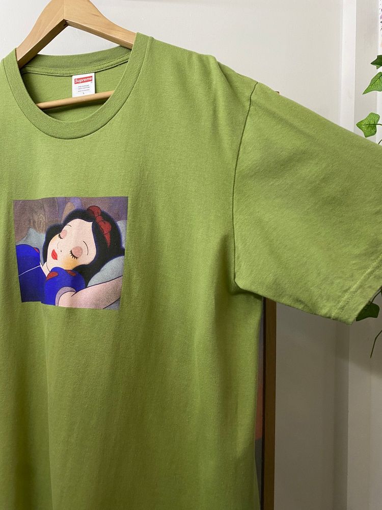 AW2024 Supreme Snow White Photo Graphic Double Sided Tee image 3