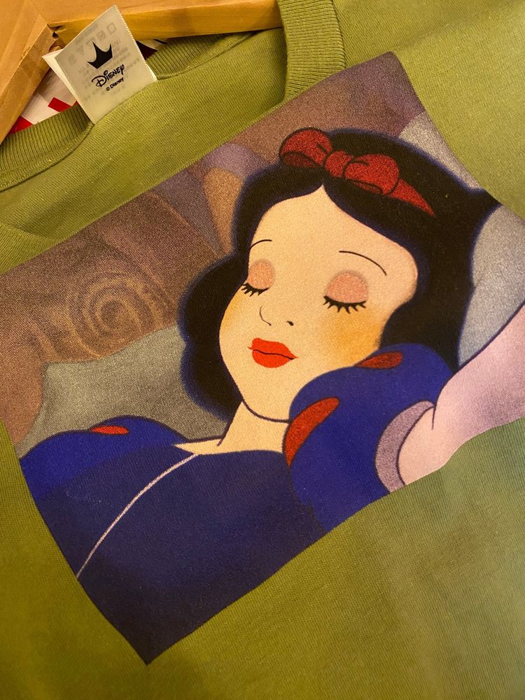 AW2024 Supreme Snow White Photo Graphic Double Sided Tee image 4