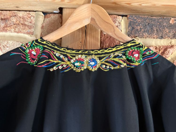 Emad Black Dress With Colorful Peacock Embroidery imagen 6