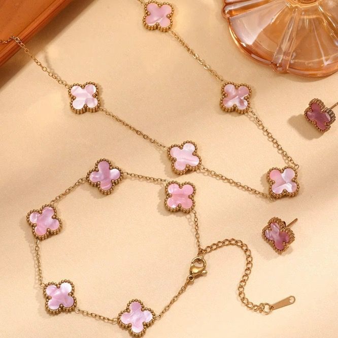 Pink Clover-Shaped Jewelry Set image 1