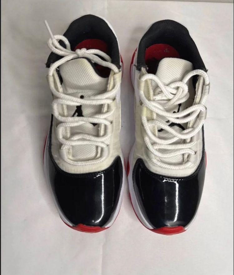 Pre owned Jordon Black, White, And Red Junior Boys Trainers 