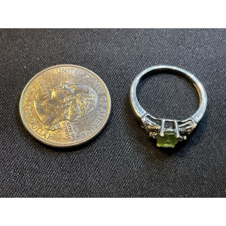 Silver Ring With Green Gemstone imagen 2