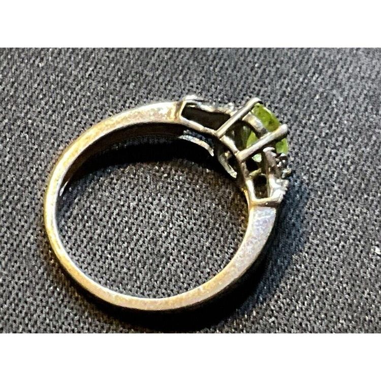 Silver Ring With Green Gemstone imagen 3