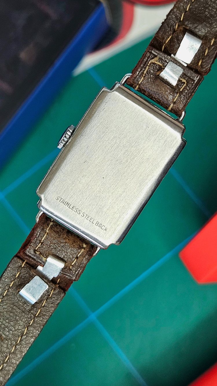 Rectangular Wristwatch With Leather Strap 5