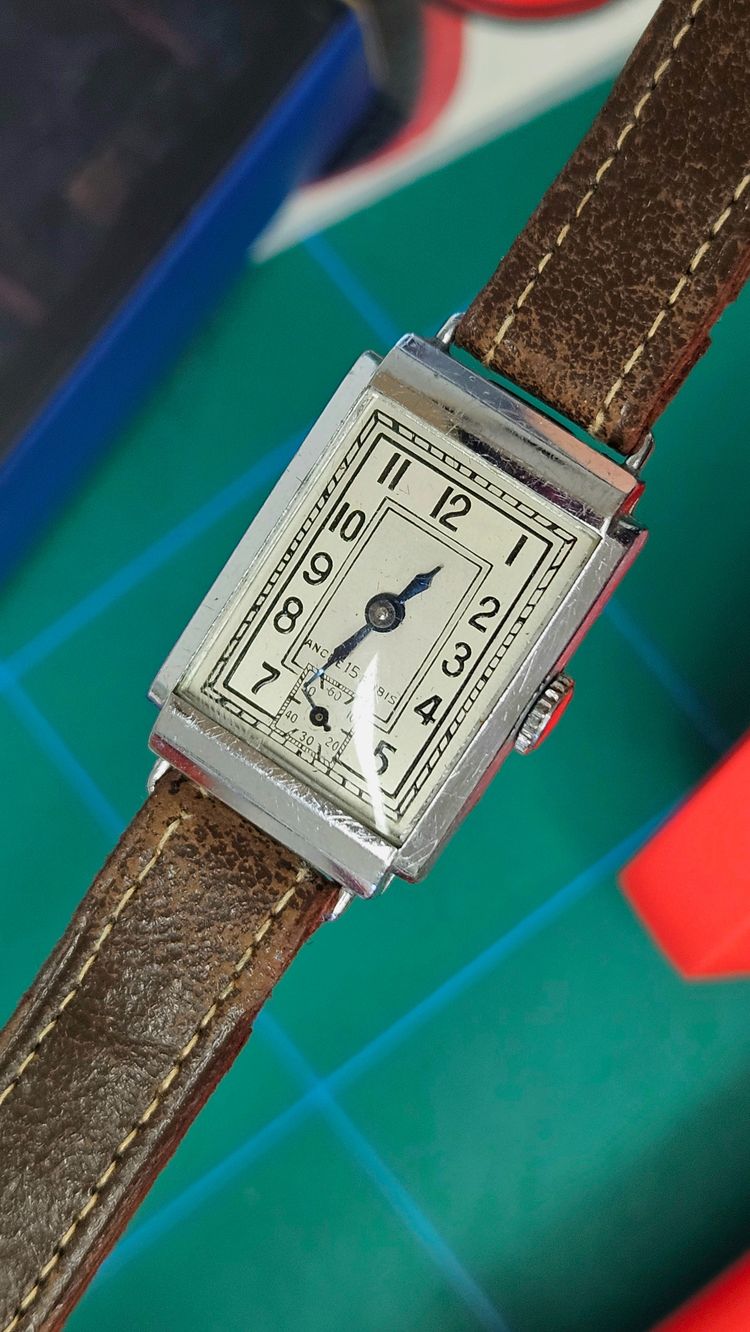 Rectangular Wristwatch With Leather Strap 3