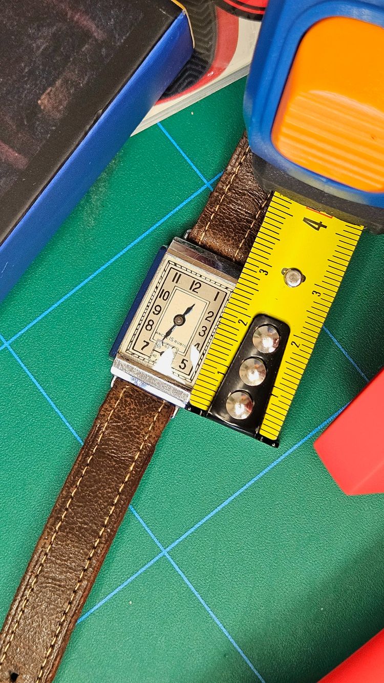 Rectangular Wristwatch With Leather Strap 2