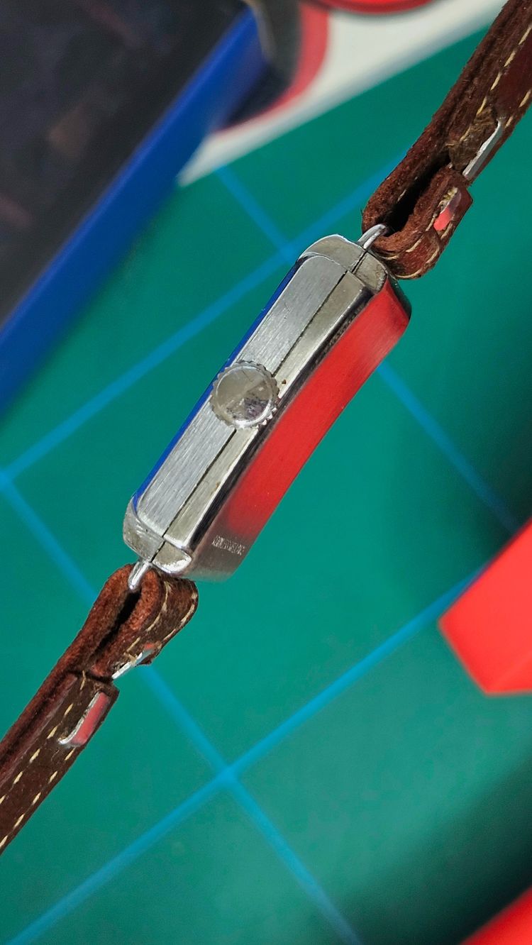 Rectangular Wristwatch With Leather Strap 4
