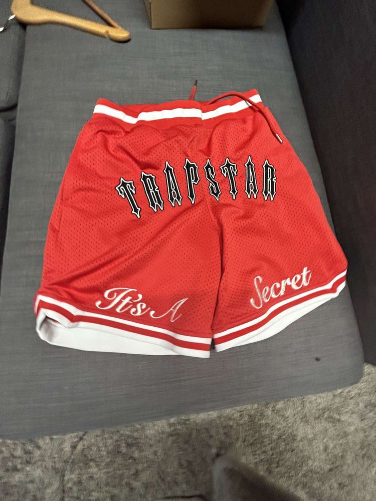 Red trap star shorts  2
