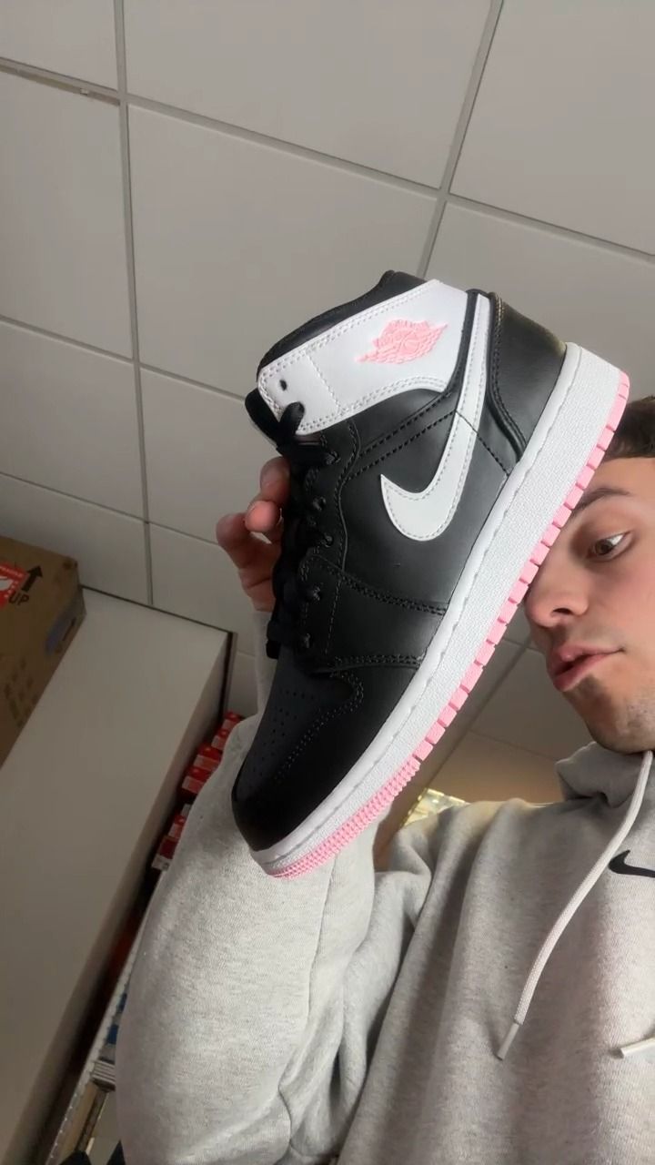 Jordan JORDAN 1 MID ARCTIC PINK 555112-061 3.5 4 5X2 6X2 product image