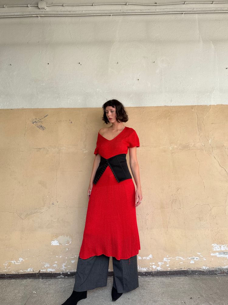 Immagine di red asymmetrical knit dress with black corset belt and gray wide-leg pants 3