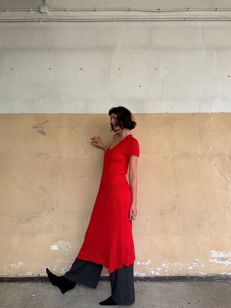 Immagine di red asymmetrical knit dress with black corset belt and gray wide-leg pants 4