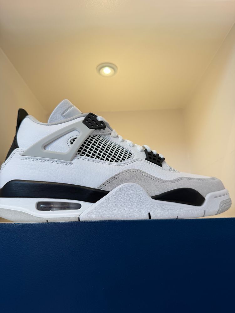 Jordan 4 Military Black 