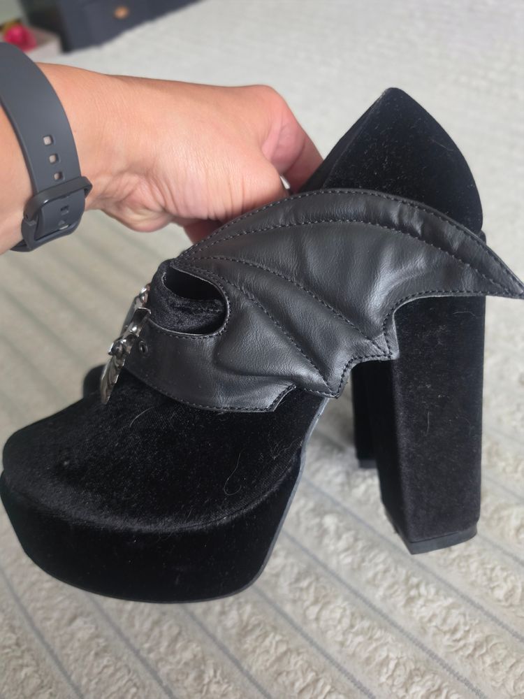 Iron Fist Black Platform High Heel Shoes With Wing Detail imagen 8