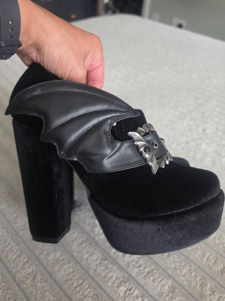 Iron Fist Black Platform High Heel Shoes With Wing Detail imagen 5