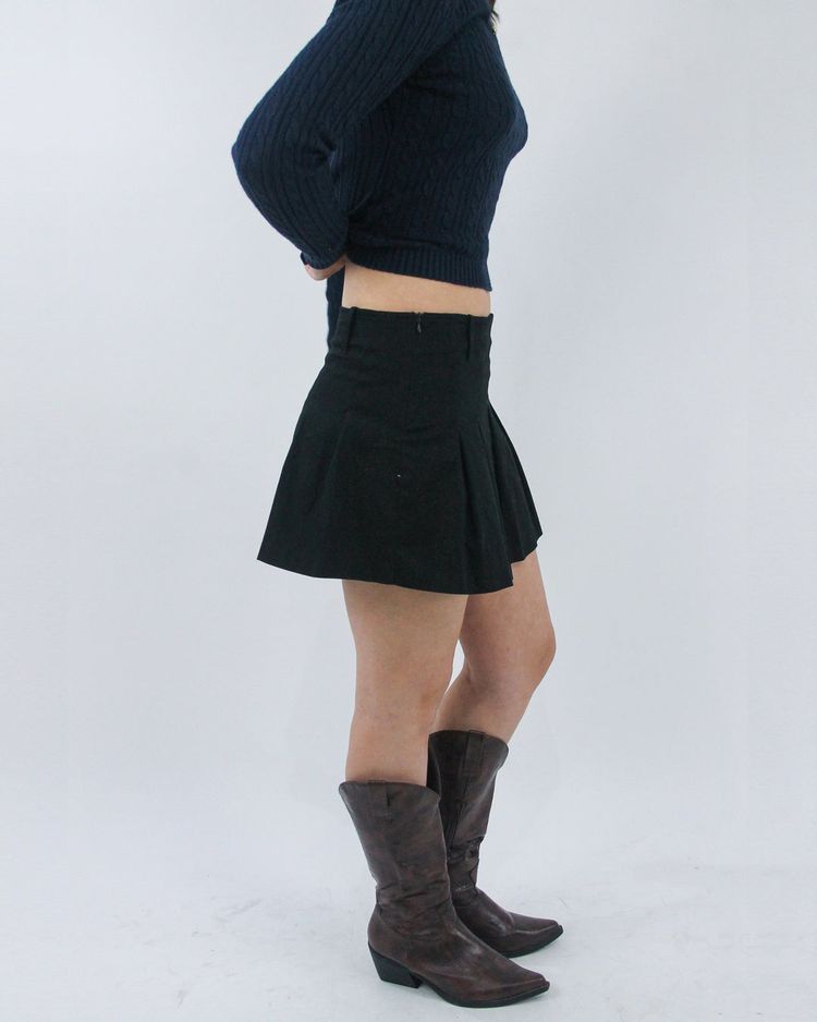 gilmore girls | small black pleated mini skirt obraz 3
