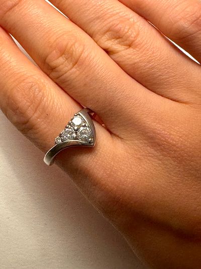 Solid Silver Ring With Crystals. Size: S