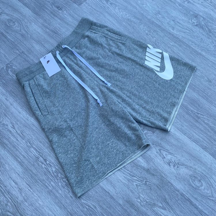 Nike Club Shorts - Grey/White